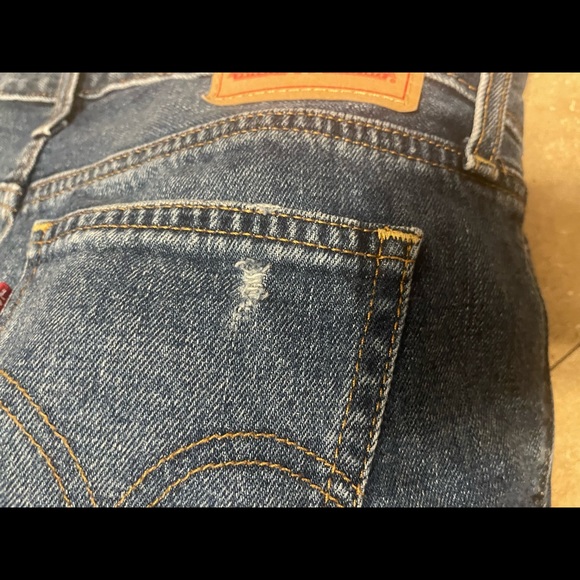 Jean Levi Shorts - Picture 2 of 6